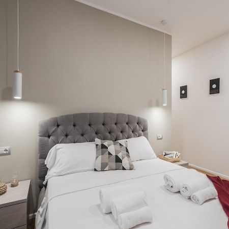 The Best Rent - Modern Three-Bedroom Apartment A Few Steps From The Colosseum Dış mekan fotoğraf