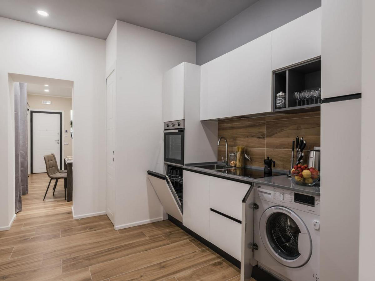 The Best Rent - Modern Three-Bedroom Apartment A Few Steps From The Colosseum Dış mekan fotoğraf