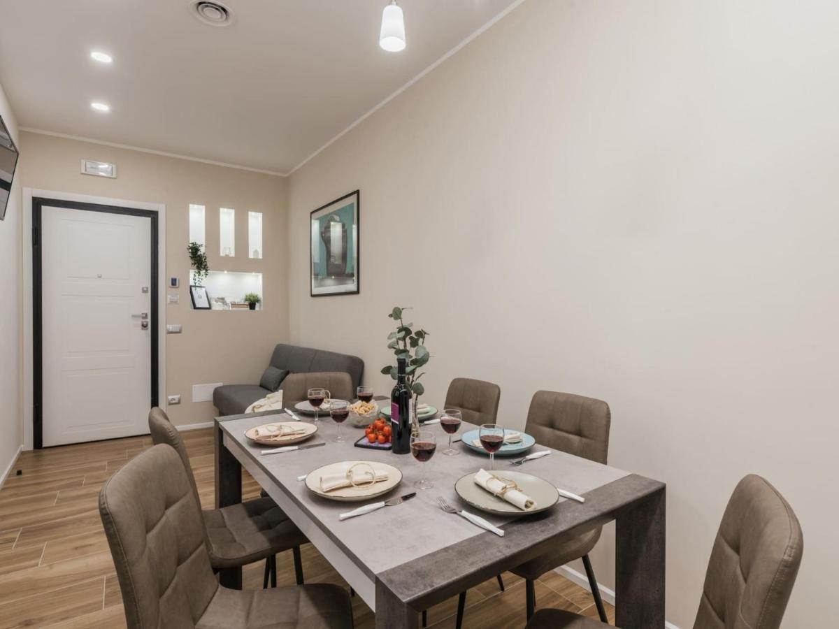 The Best Rent - Modern Three-Bedroom Apartment A Few Steps From The Colosseum Dış mekan fotoğraf